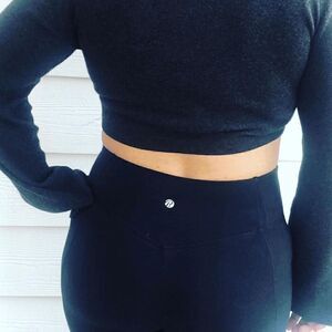 BCBGeneration Crop top sweater size L